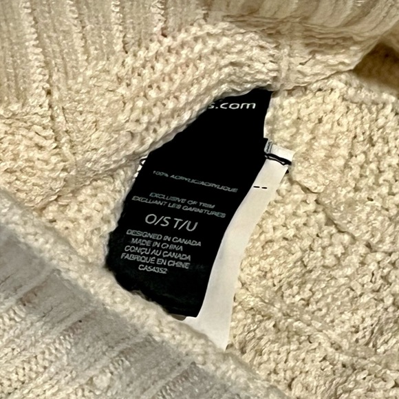 Nobis - No Cold Shoulder Beanie - Picture 13 of 14